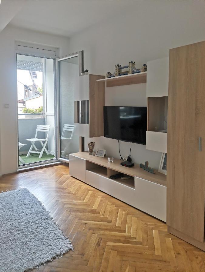 Center Apartment Iva Novi Sad Ngoại thất bức ảnh